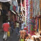a narrow street near mısır �arşısı