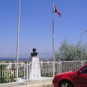 Atat�rk statue and Turkish flag
